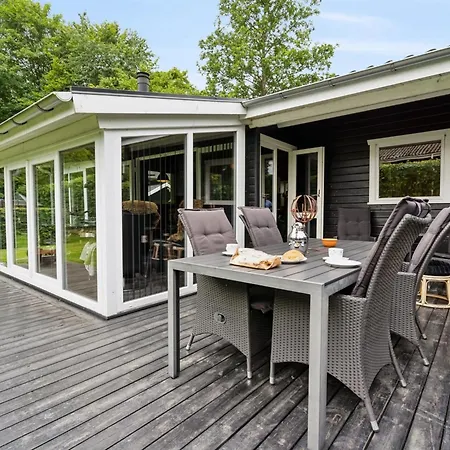 Araminta - 800m From The Sea By Interhome